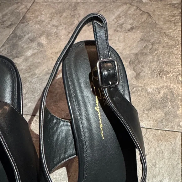 Elegant Black Leather Sandals - Picture 6 of 9